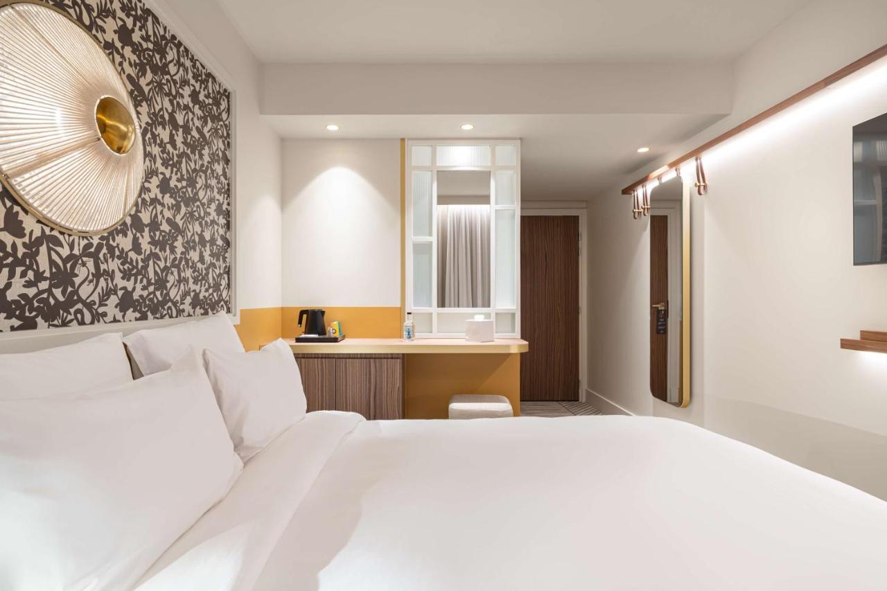 Hotel Yac Paris Clichy, A Member Of Radisson Individuals Buitenkant foto
