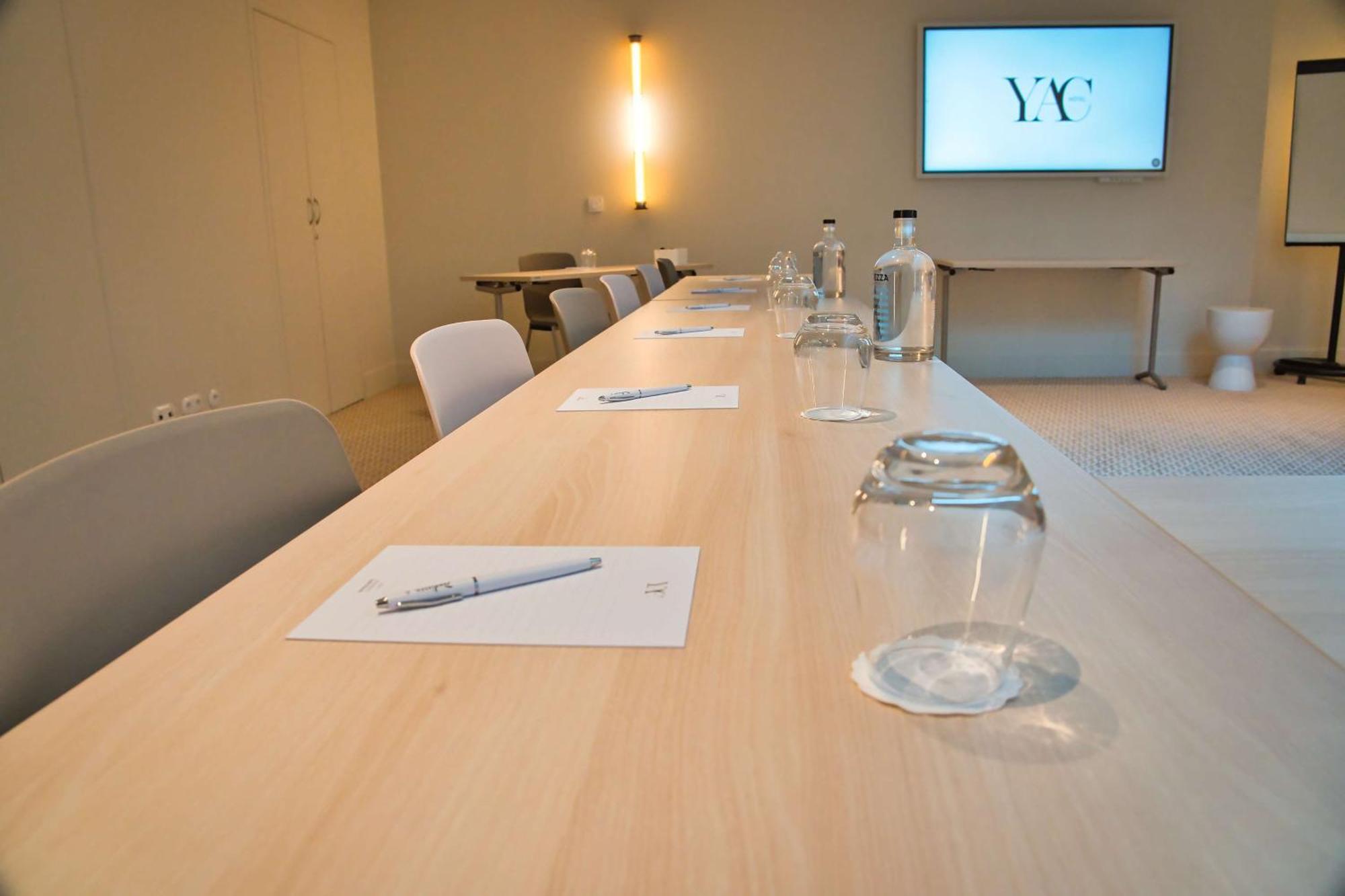 Hotel Yac Paris Clichy, A Member Of Radisson Individuals Buitenkant foto