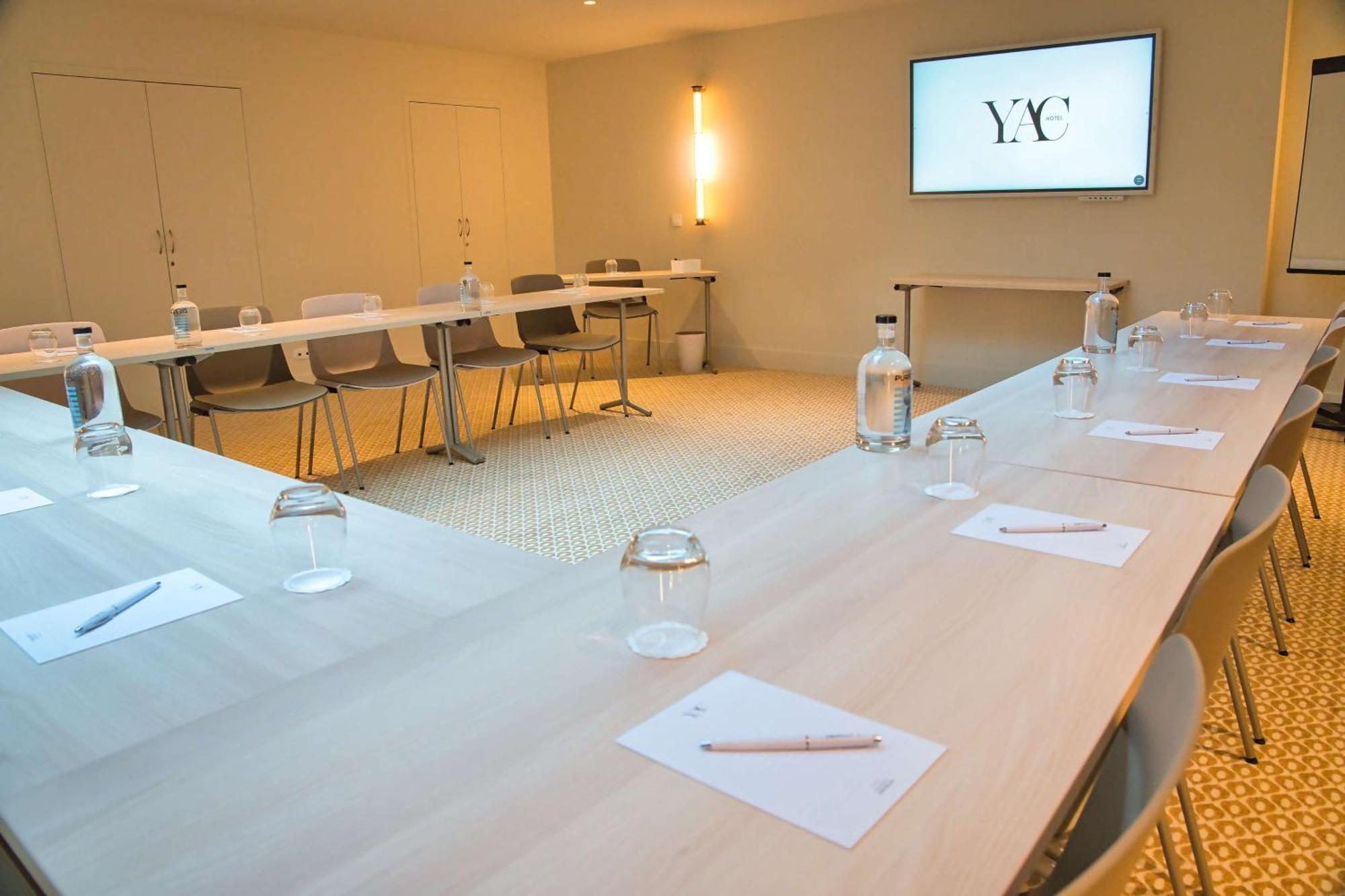 Hotel Yac Paris Clichy, A Member Of Radisson Individuals Buitenkant foto